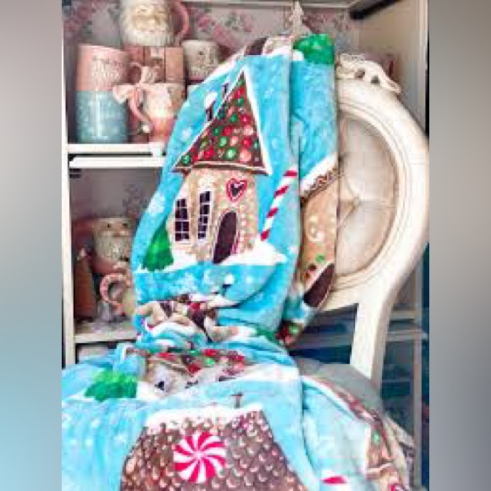 North Pole Cookie Co Gingerbread House Oversized Plush Throw 60x70 NWT
